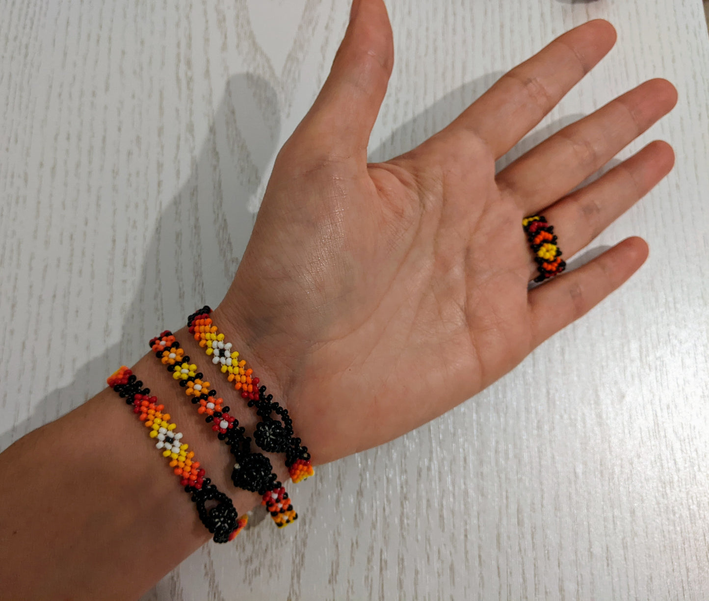 Pulseras y anillo de mariposa